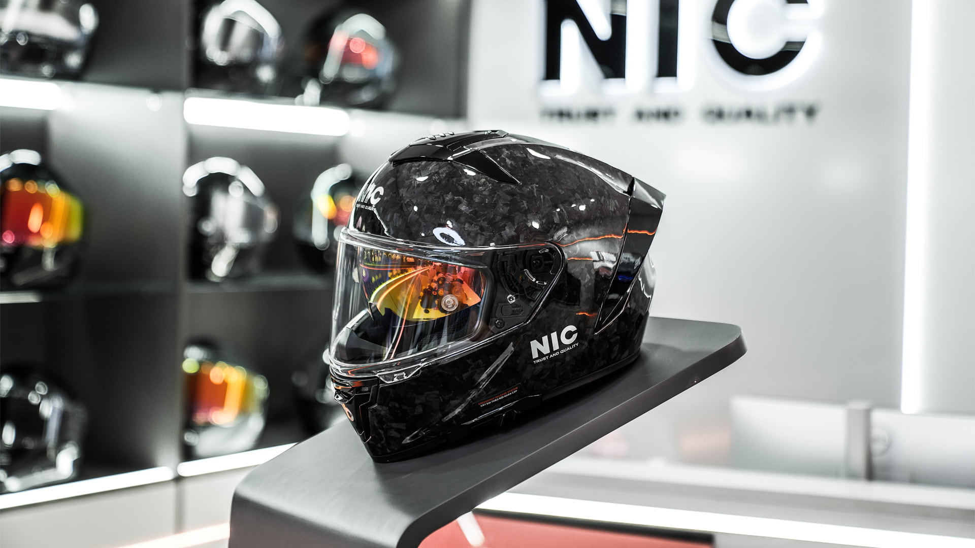 Mũ bảo hiểm fullface NIC N01 forged carbon bóng